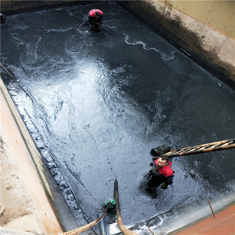 清水河废水池清理