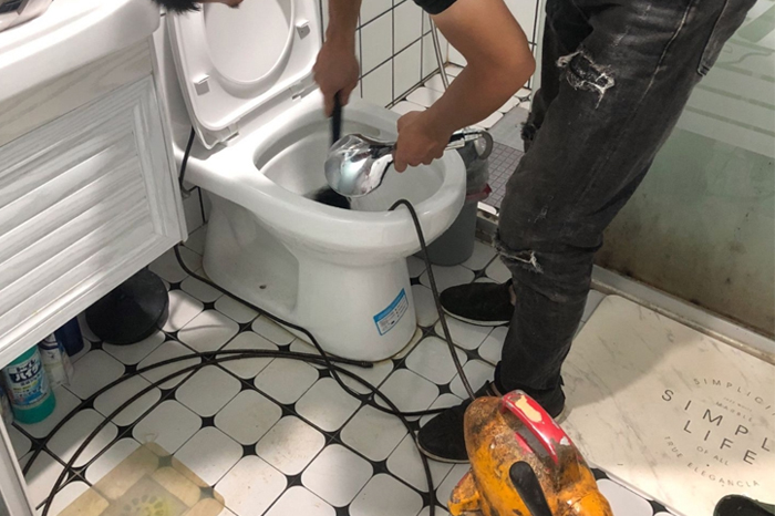 清水河马桶堵塞自己疏通还是找师傅？专业上门服务让你省时更省心