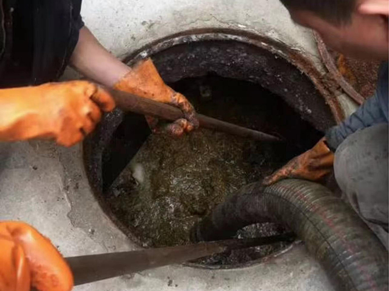 清水河清理化粪池时如何避免沼气的危害？